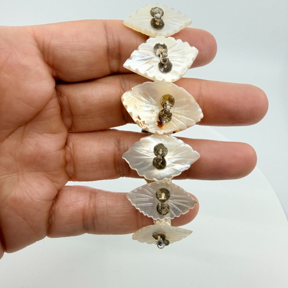 VTG Carved Mother of Pearl Shell Leaf Braided Cord Bracelet Cream Pearl Clasp - Picture 10 of 12